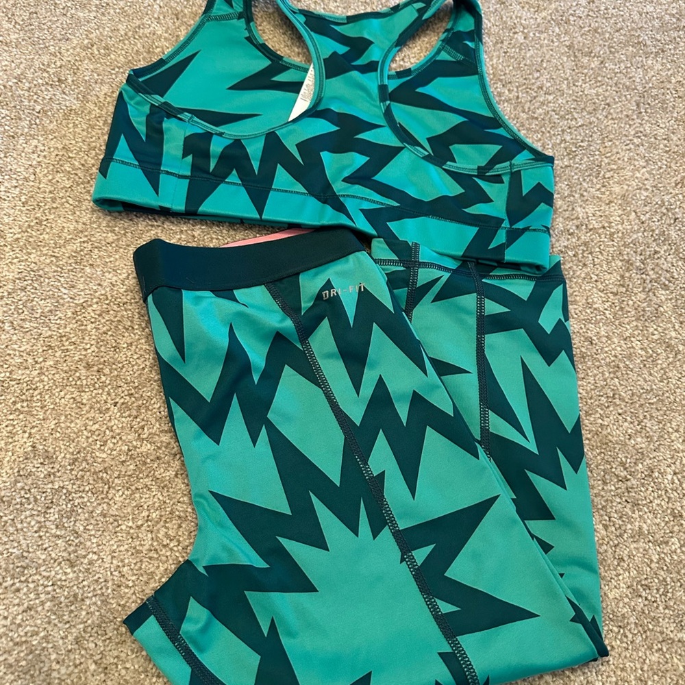 Nike Pro Green and Blue Zigzag Set - Picture 3 of 3